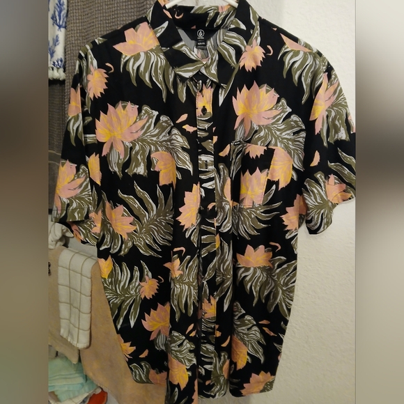 Volcom Shirt - Picture 1 of 2